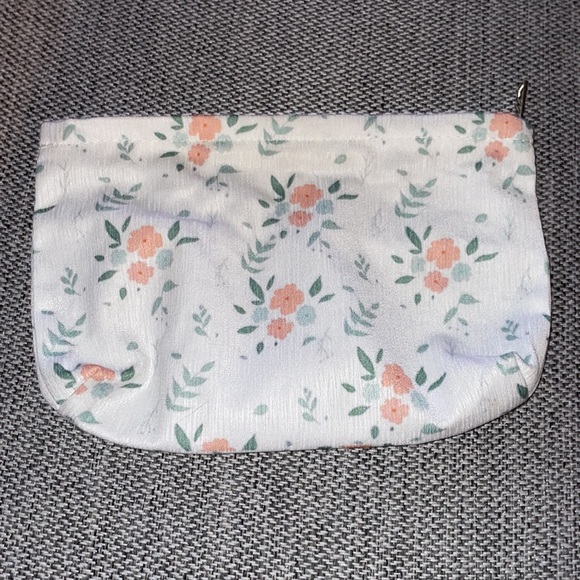 Makeup Pouch - Picture 2 of 5